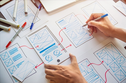 personne optimisant l'expérience utilisateur