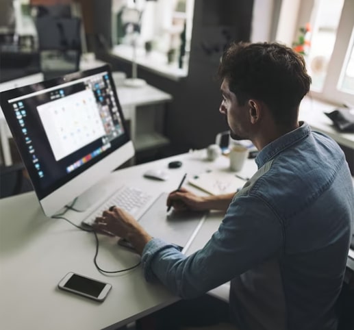 graphiste qui teletravail dans son emploi