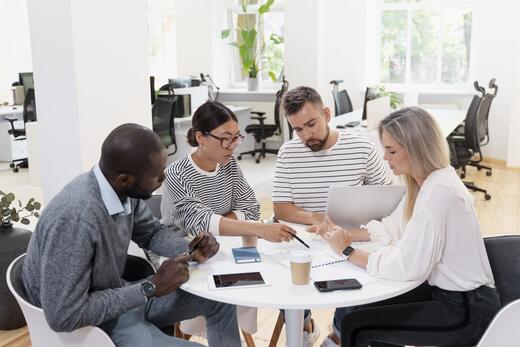 communication en entreprise autour d une table